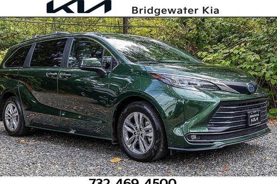 TOYOTA SIENNA 2025 5TDJSKFC8SS164706 image