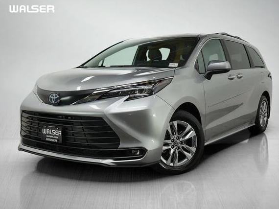 TOYOTA SIENNA 2025 5TDJSKFC3SS175239 image