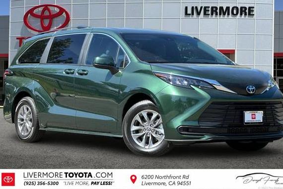 TOYOTA SIENNA 2025 5TDKRKEC0SS256796 image