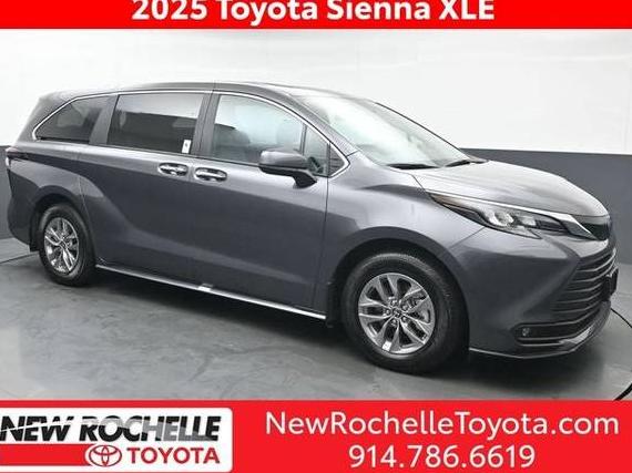 TOYOTA SIENNA 2025 5TDYSKFCXSS175365 image