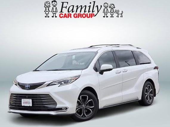 TOYOTA SIENNA 2025 5TDESKFC3SS171810 image