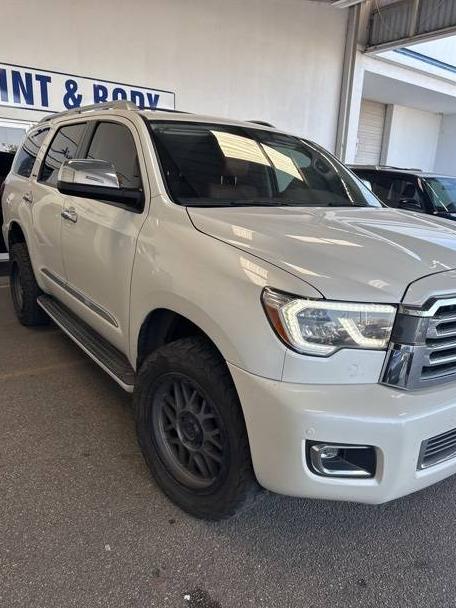 TOYOTA SEQUOIA 2018 5TDDW5G17JS156062 image