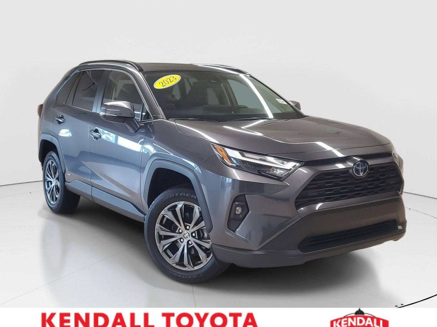 TOYOTA RAV4 2023 JTMB6RFV8PD090998 image