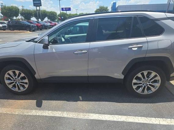 TOYOTA RAV4 2023 2T3A1RFV0PW385381 image