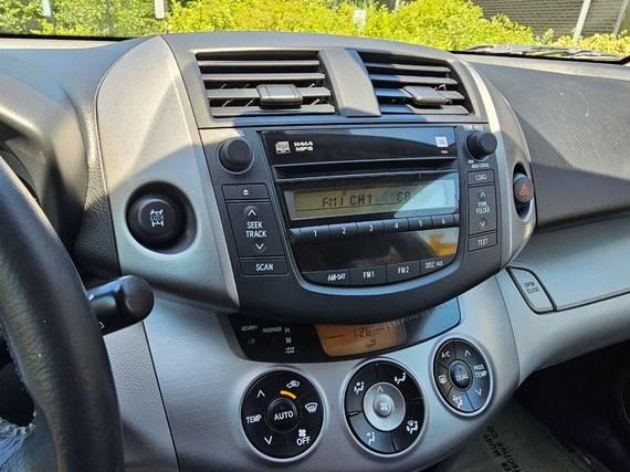 TOYOTA RAV4 2008 JTMBK31V485064992 image
