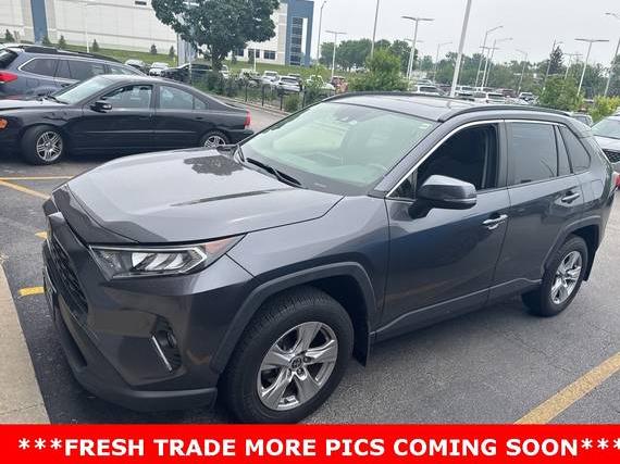 TOYOTA RAV4 2019 JTMP1RFV0KJ024881 image