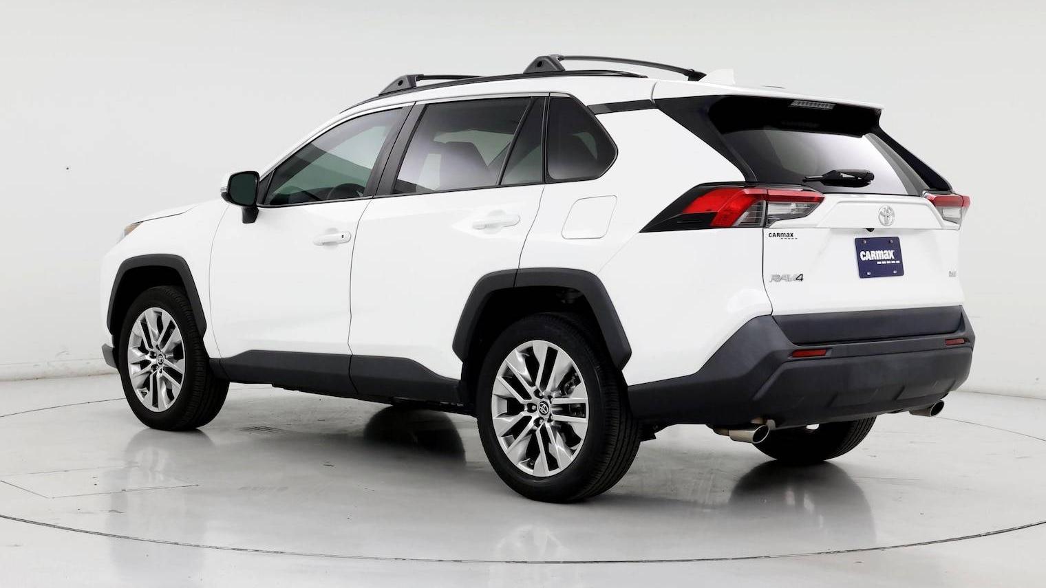 TOYOTA RAV4 2019 2T3C1RFV5KW028828 image