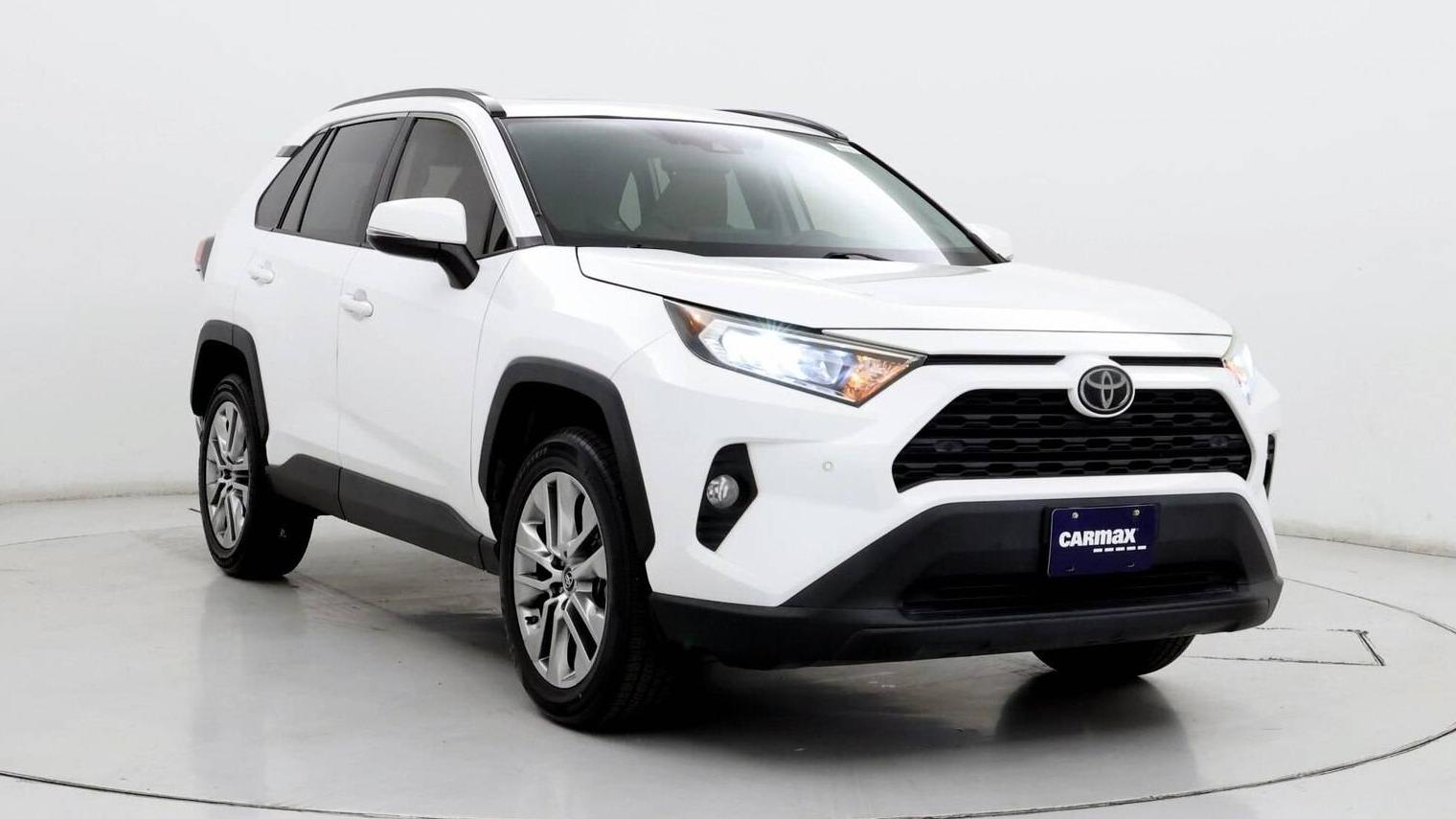 TOYOTA RAV4 2019 2T3C1RFV3KW026821 image