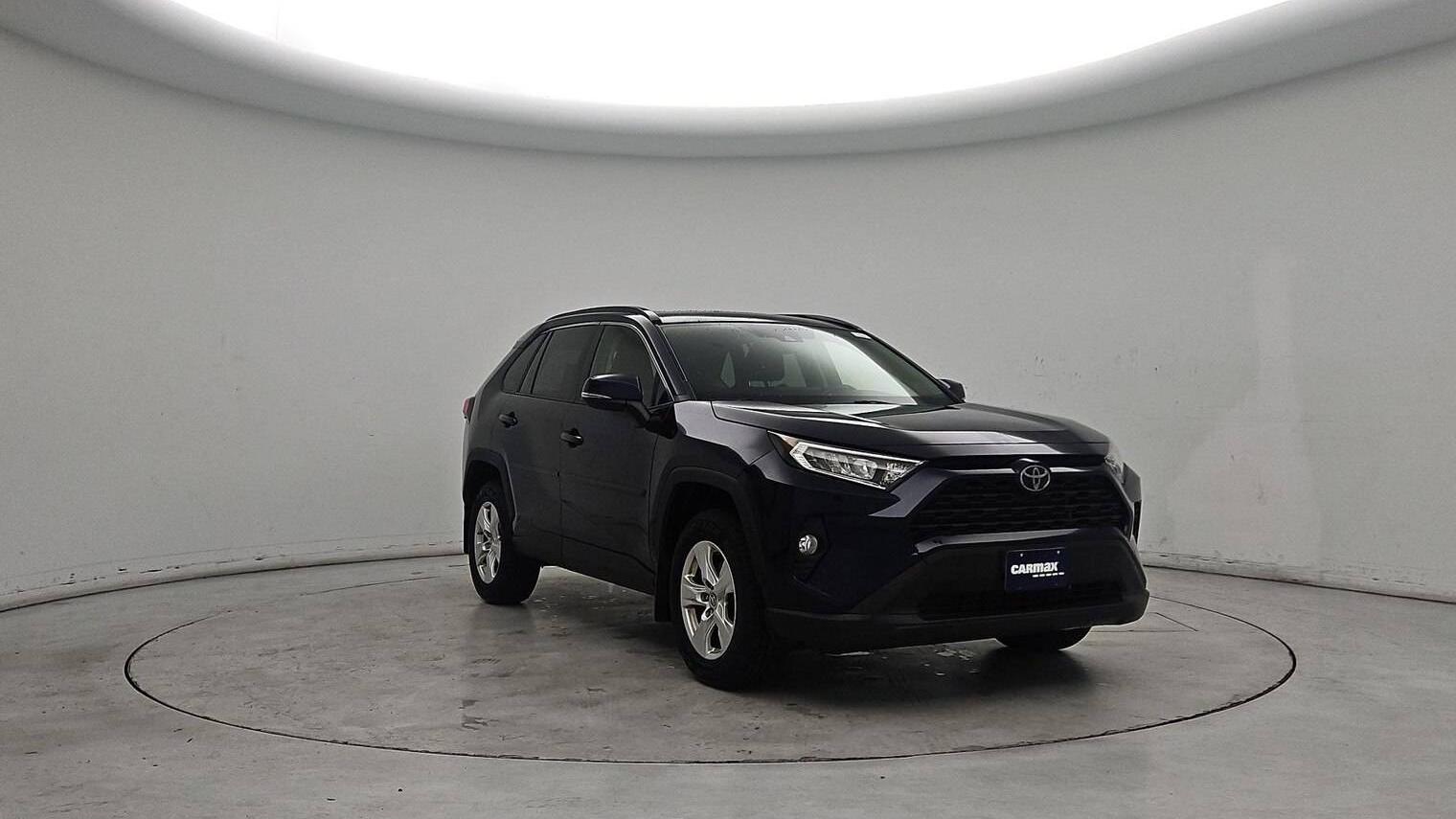 TOYOTA RAV4 2019 JTMP1RFV9KD033108 image