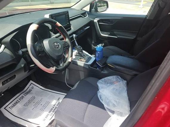 TOYOTA RAV4 2019 2T3K1RFVXKC018759 image