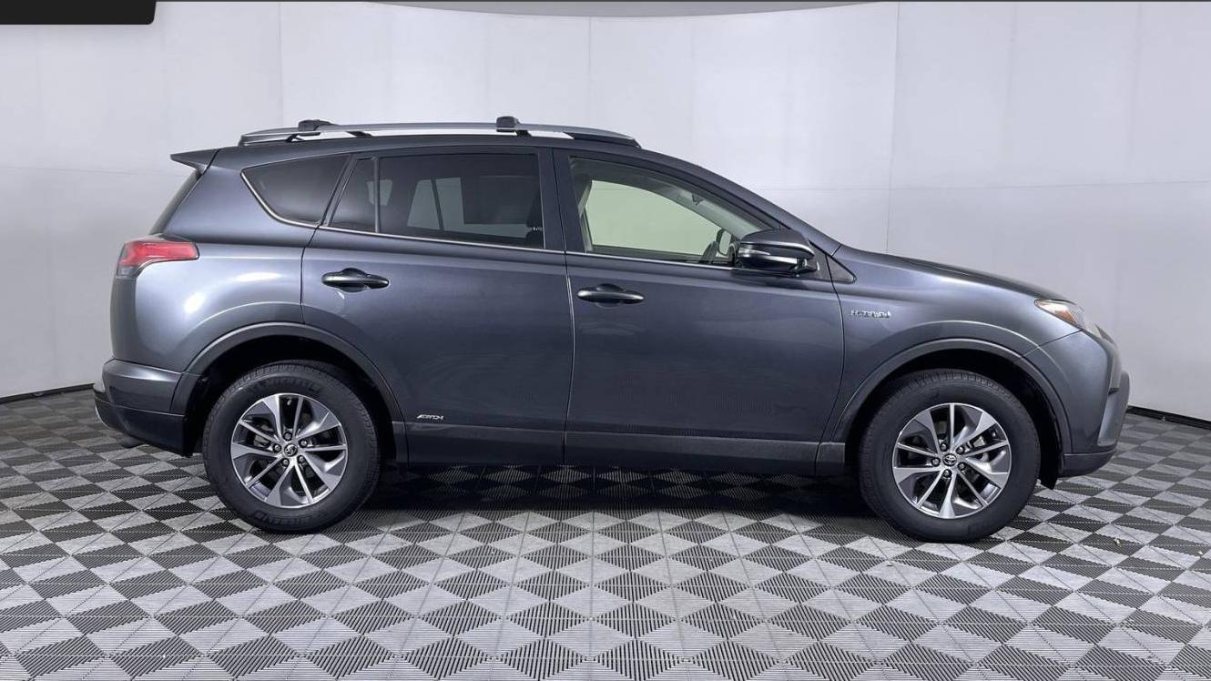 TOYOTA RAV4 2018 JTMRJREV7JD164594 image