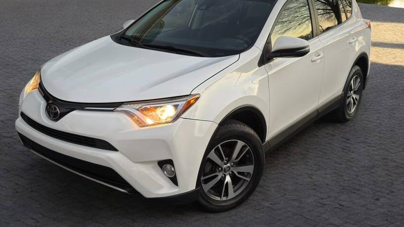 TOYOTA RAV4 2018 JTMRFREV3JD229118 image