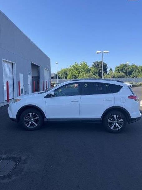 TOYOTA RAV4 2018 2T3RFREV1JW728762 image