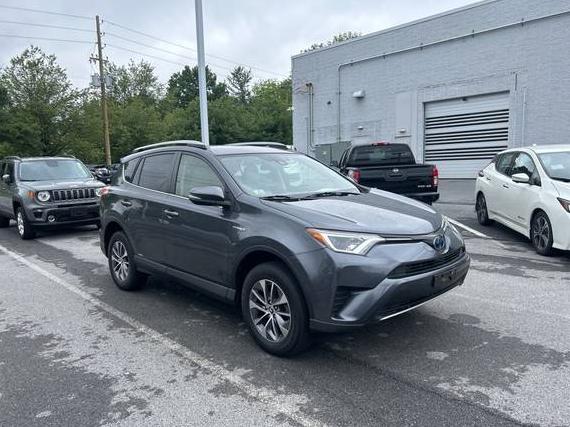 TOYOTA RAV4 2018 JTMRJREV4JD219163 image