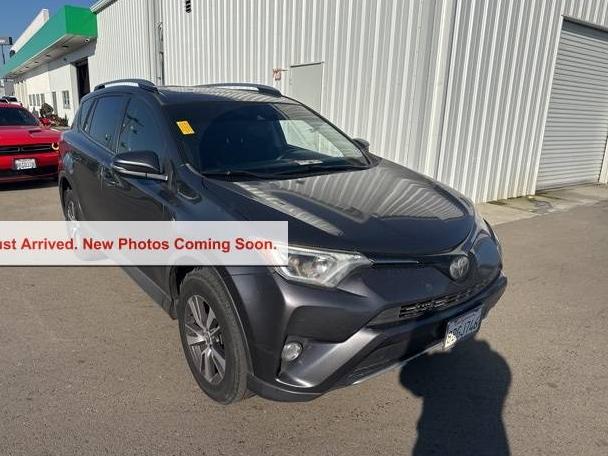 TOYOTA RAV4 2018 JTMRFREV6JJ194446 image