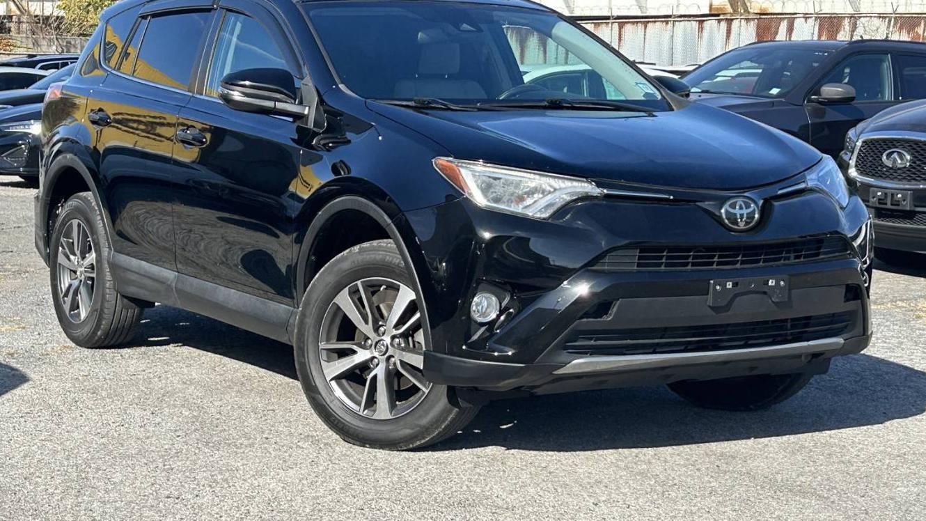 TOYOTA RAV4 2018 2T3WFREV5JW475433 image