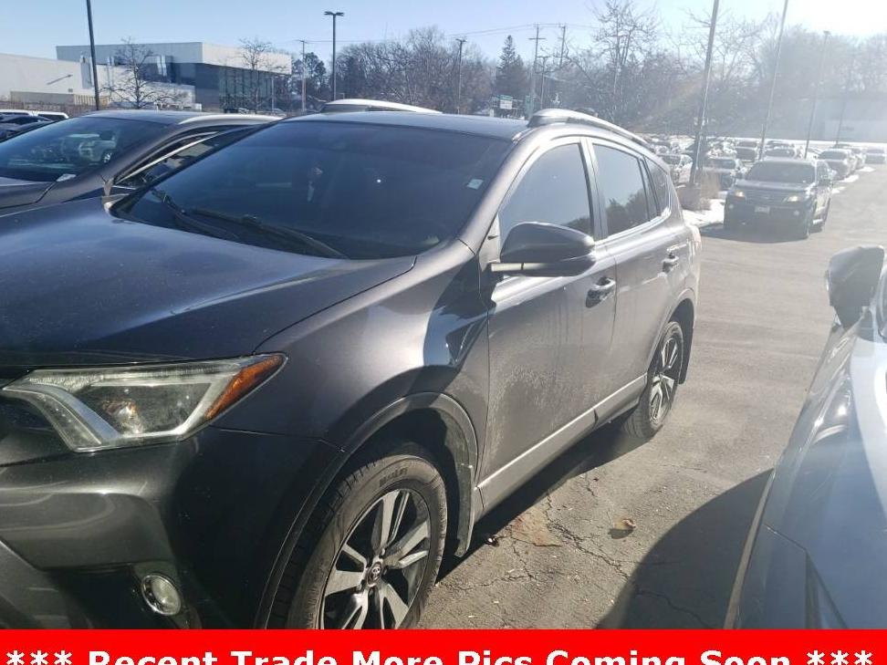 TOYOTA RAV4 2018 JTMRFREV1JJ738321 image