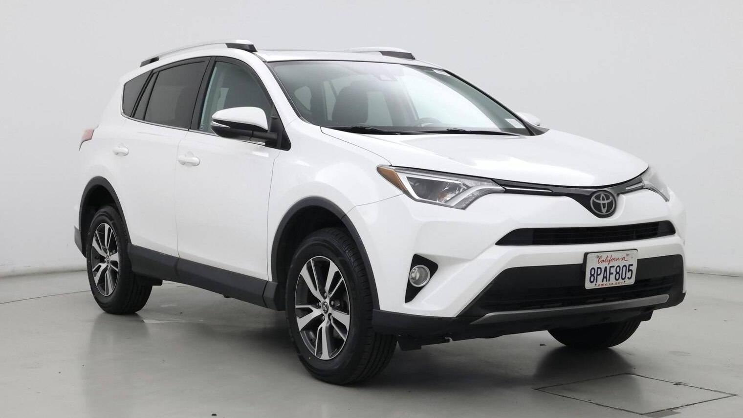 TOYOTA RAV4 2018 2T3RFREV9JW816412 image