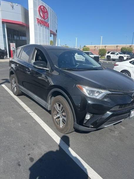 TOYOTA RAV4 2018 2T3RFREVXJW760335 image