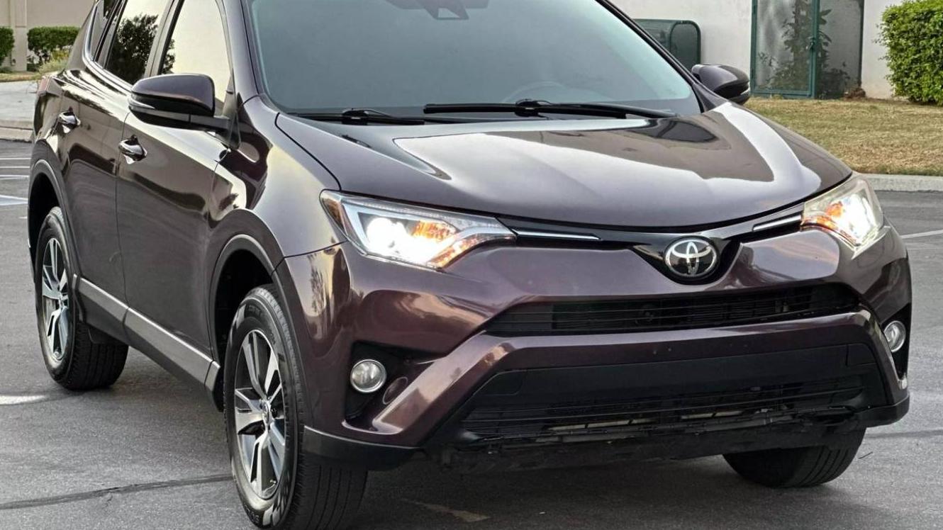 TOYOTA RAV4 2018 2T3WFREV7JW492623 image