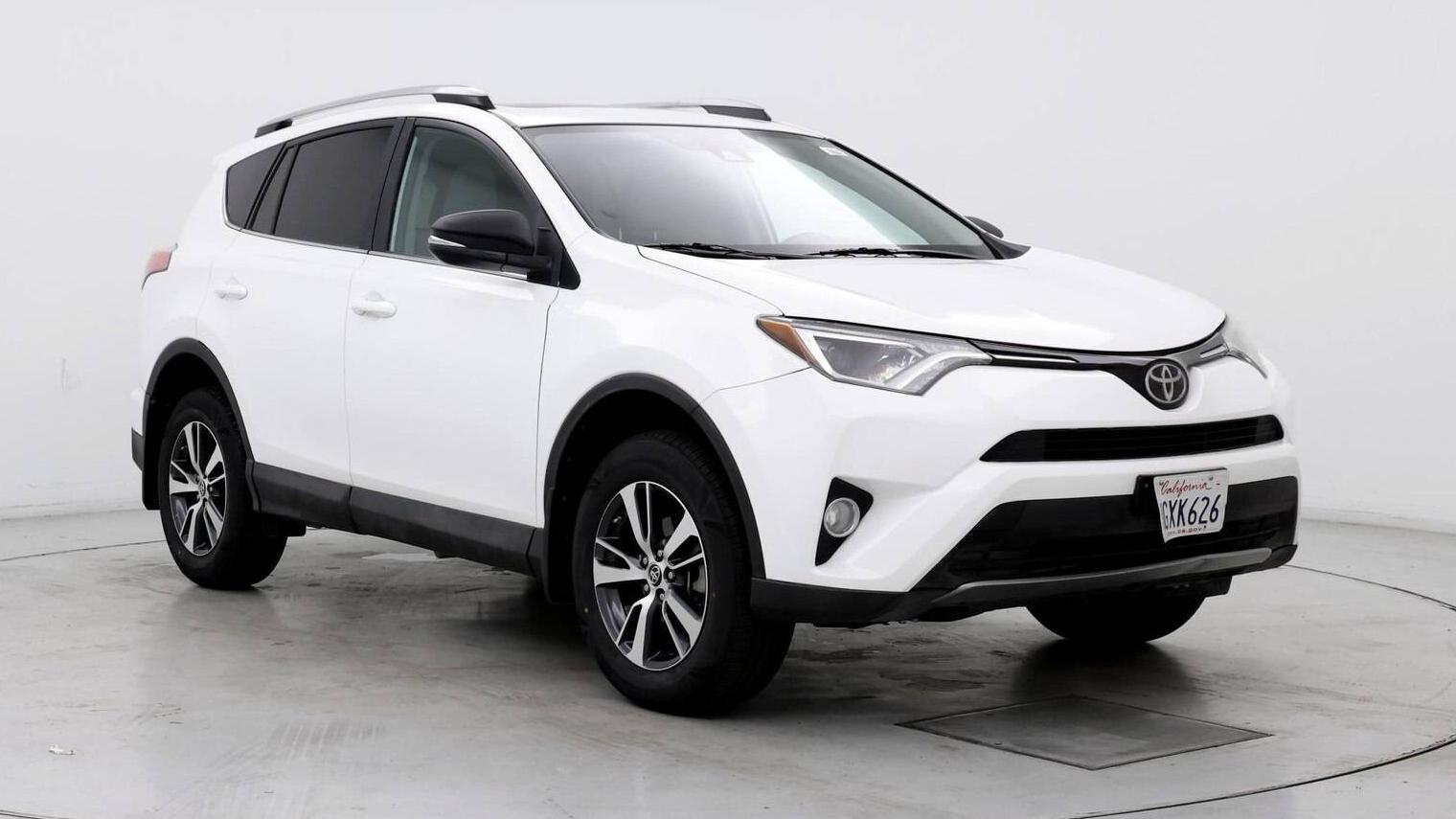 TOYOTA RAV4 2018 2T3WFREV5JW521553 image