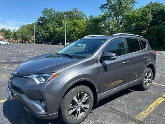 TOYOTA RAV4 2018 2T3RFREV4JW857529 image