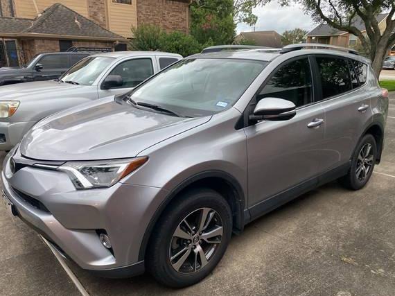 TOYOTA RAV4 2018 JTMWFREV1JJ193370 image