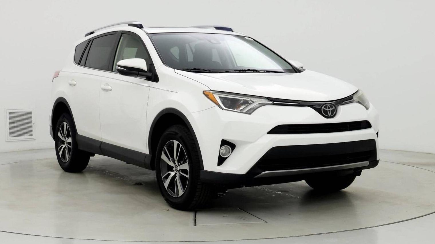 TOYOTA RAV4 2018 JTMWFREV8JD124139 image