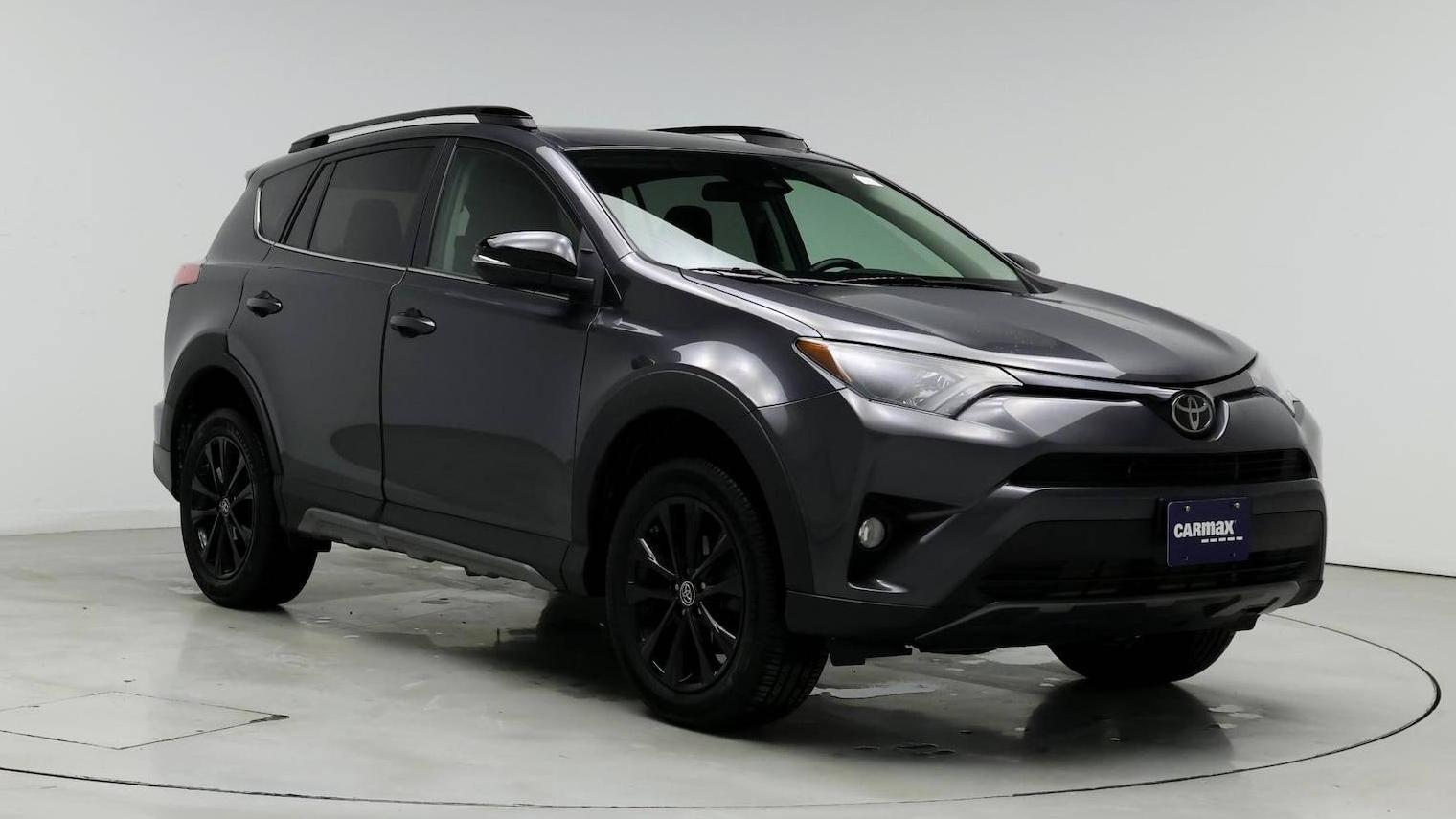 TOYOTA RAV4 2018 2T3RFREV5JW791069 image