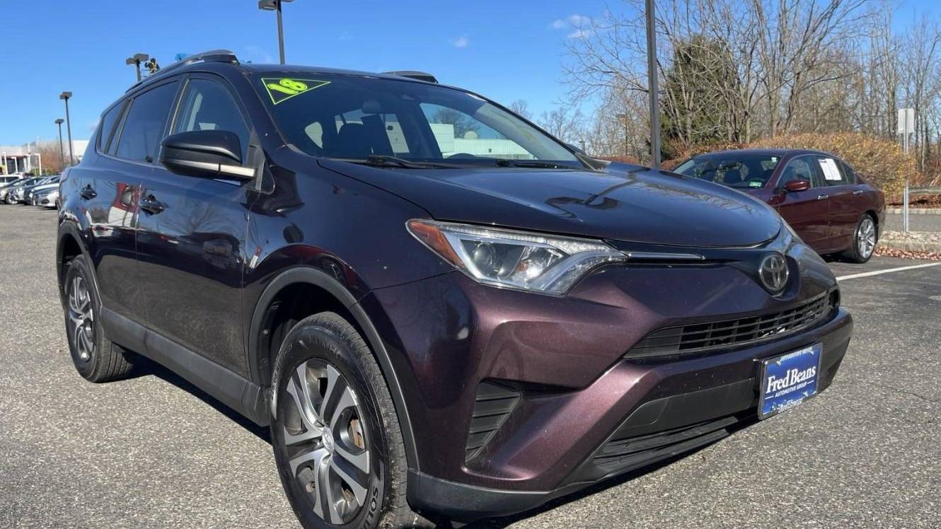 TOYOTA RAV4 2018 2T3BFREV4JW806419 image