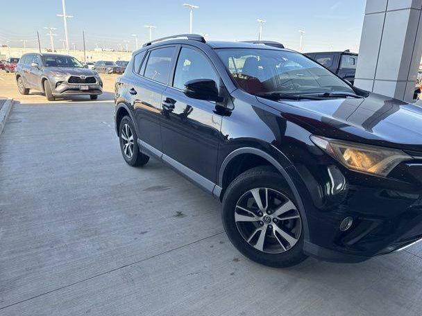 TOYOTA RAV4 2018 2T3RFREV1JW766654 image