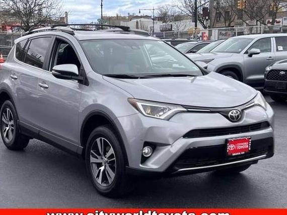 TOYOTA RAV4 2018 2T3RFREV5JW755169 image