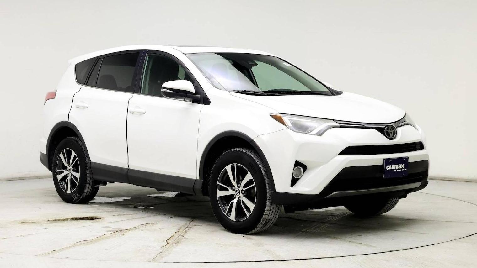 TOYOTA RAV4 2018 2T3RFREV4JW804832 image