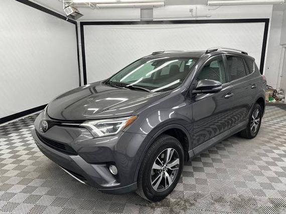 TOYOTA RAV4 2018 2T3WFREV7JW431420 image