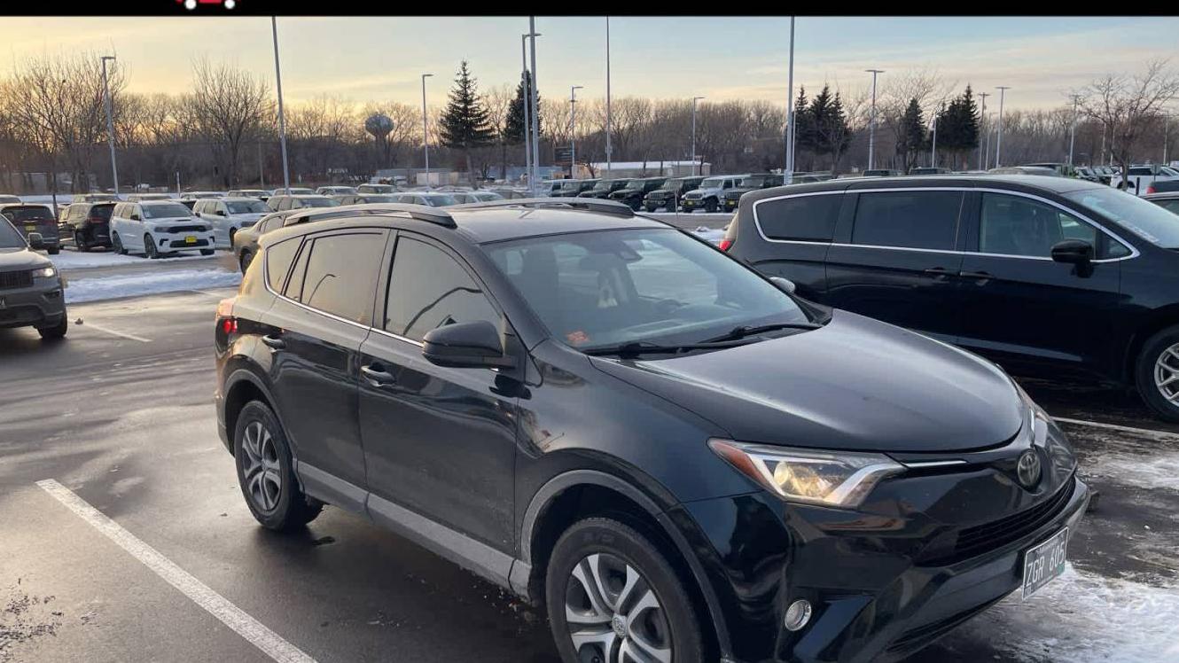 TOYOTA RAV4 2018 2T3ZFREV6JW439831 image