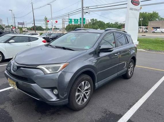 TOYOTA RAV4 2018 JTMRJREV7JD211039 image