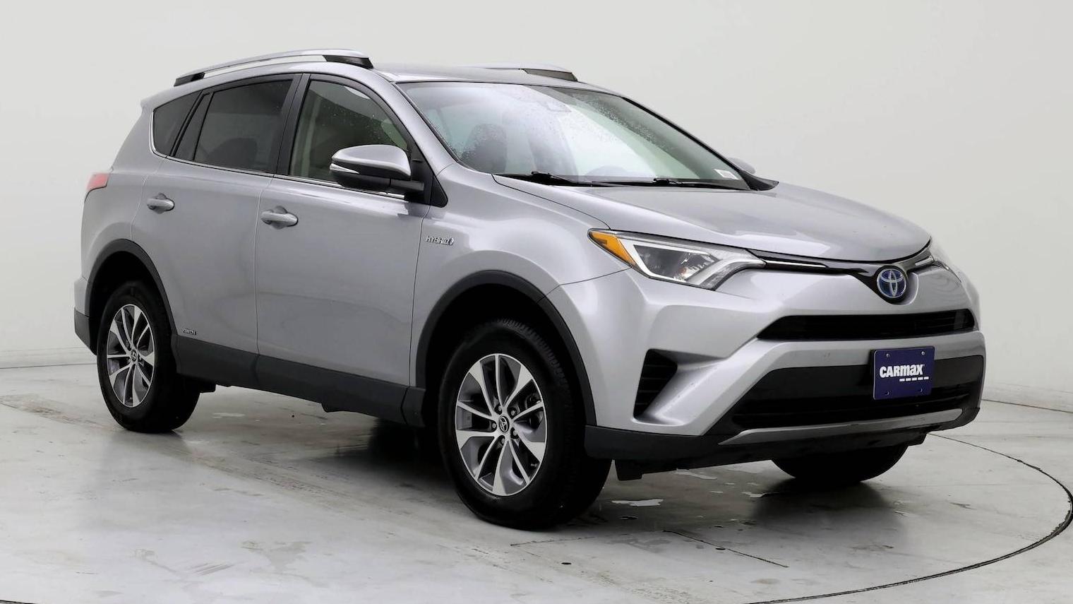 TOYOTA RAV4 2018 JTMRJREVXJD208586 image