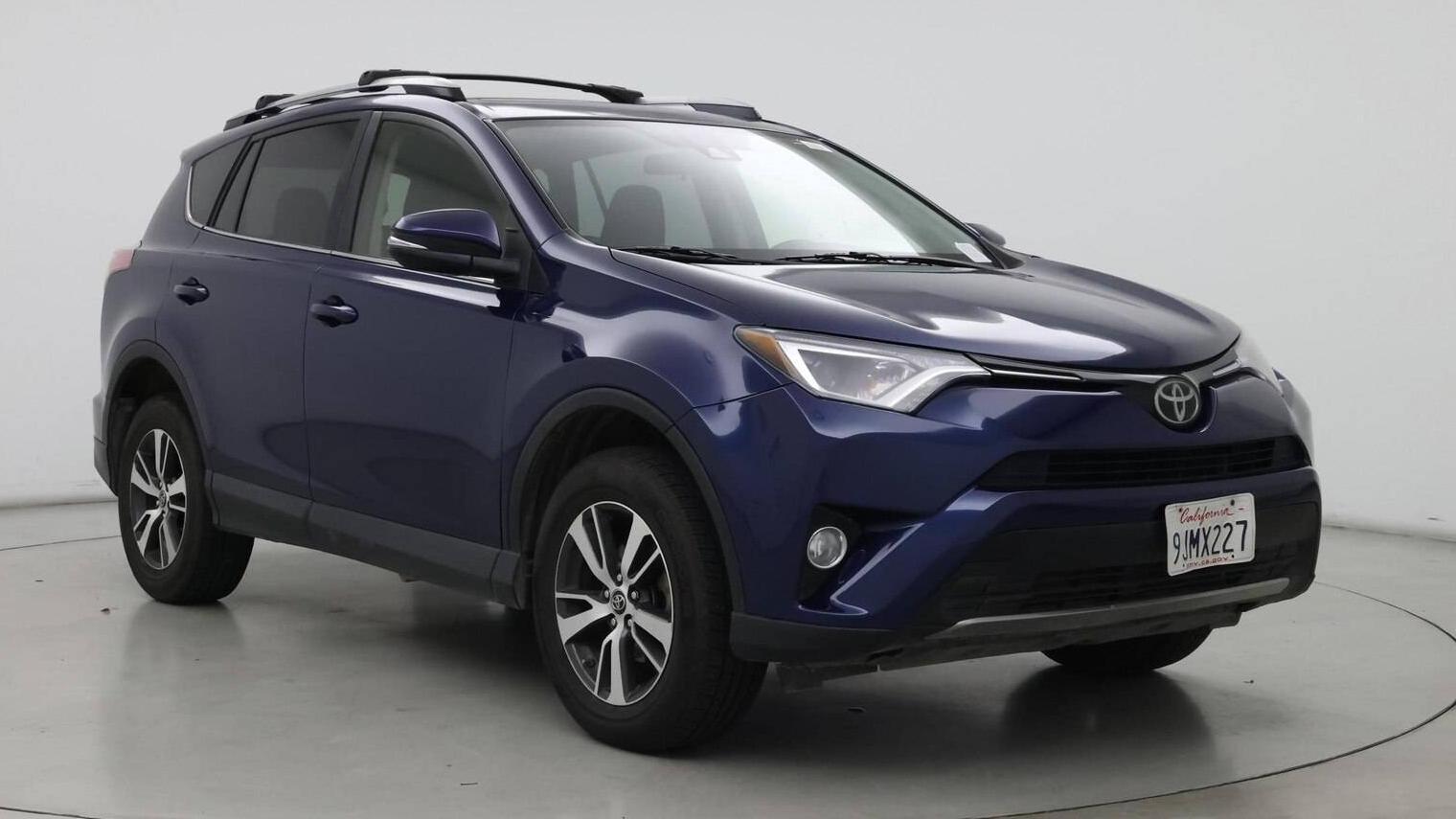 TOYOTA RAV4 2018 JTMRFREV3JJ180973 image