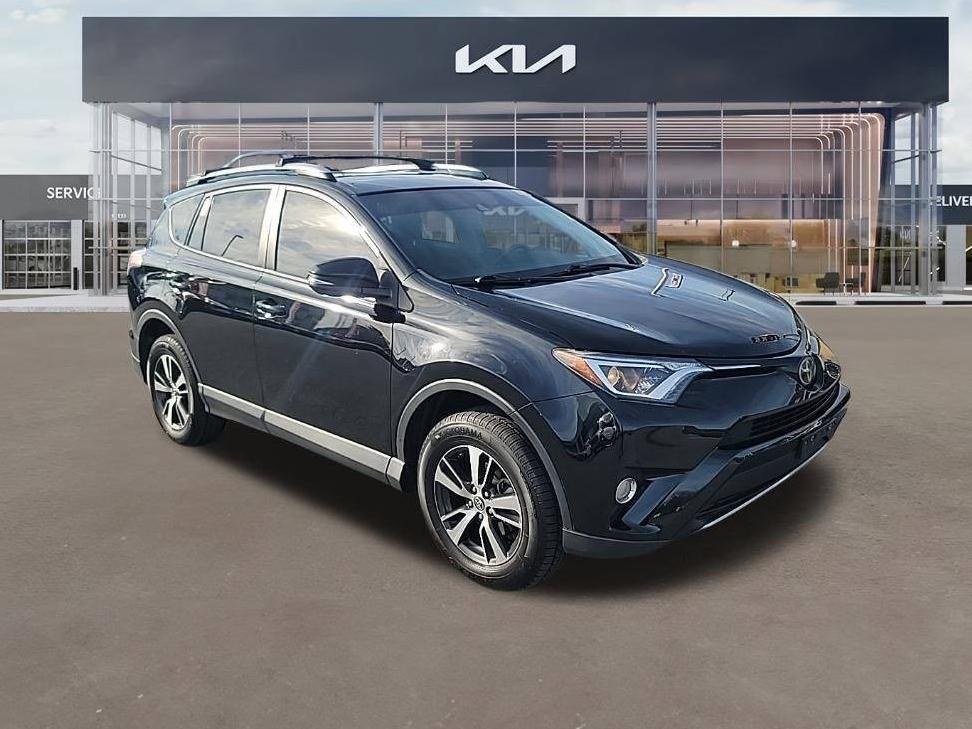 TOYOTA RAV4 2018 2T3WFREV8JW478469 image