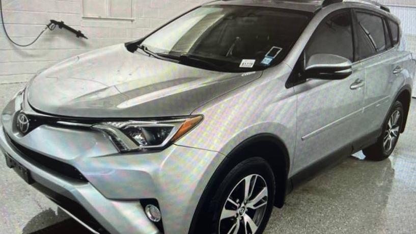 TOYOTA RAV4 2018 JTMRFREV3JD245920 image