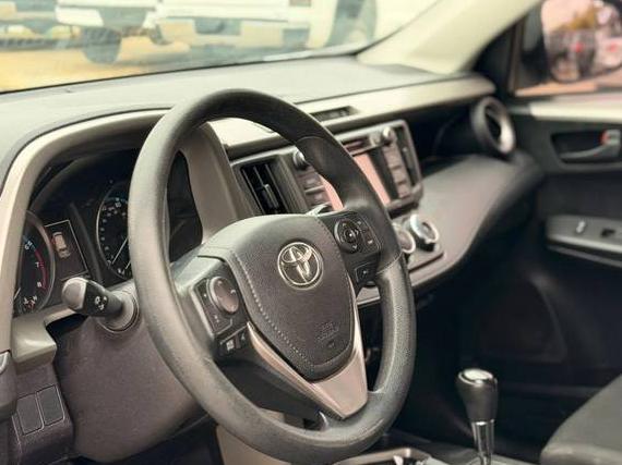 TOYOTA RAV4 2018 2T3ZFREV3JW454075 image