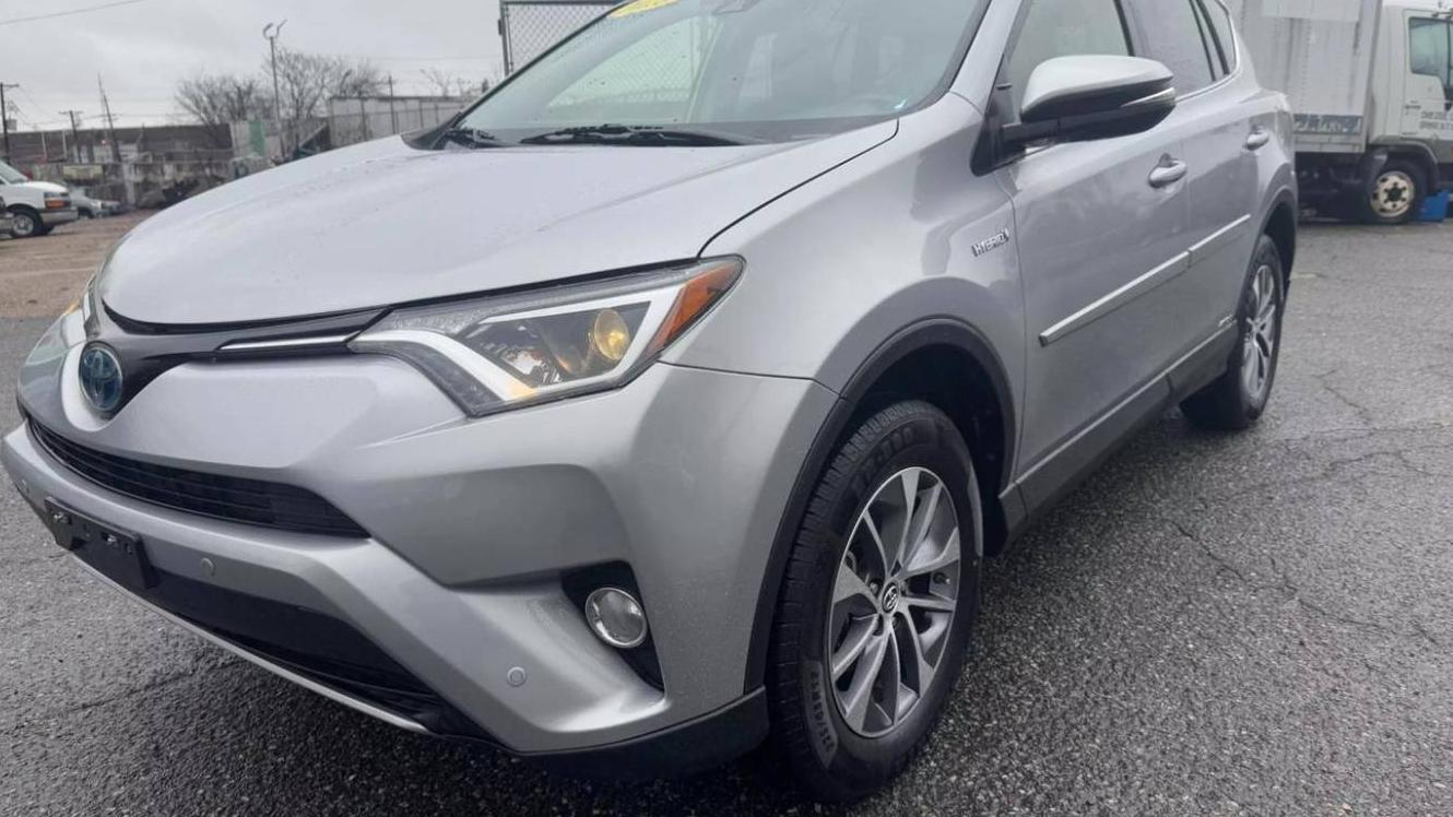 TOYOTA RAV4 2018 JTMRJREV3JD204282 image