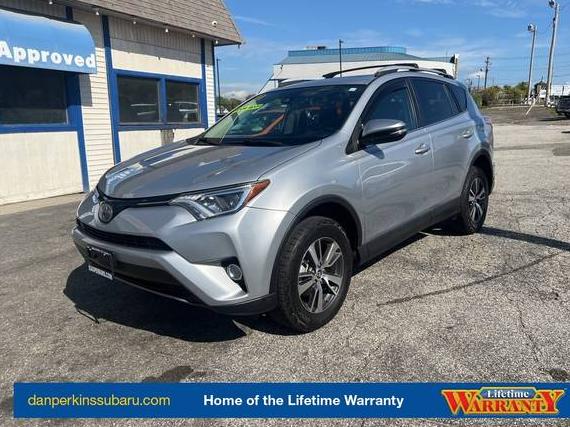 TOYOTA RAV4 2018 2T3RFREV6JW703629 image