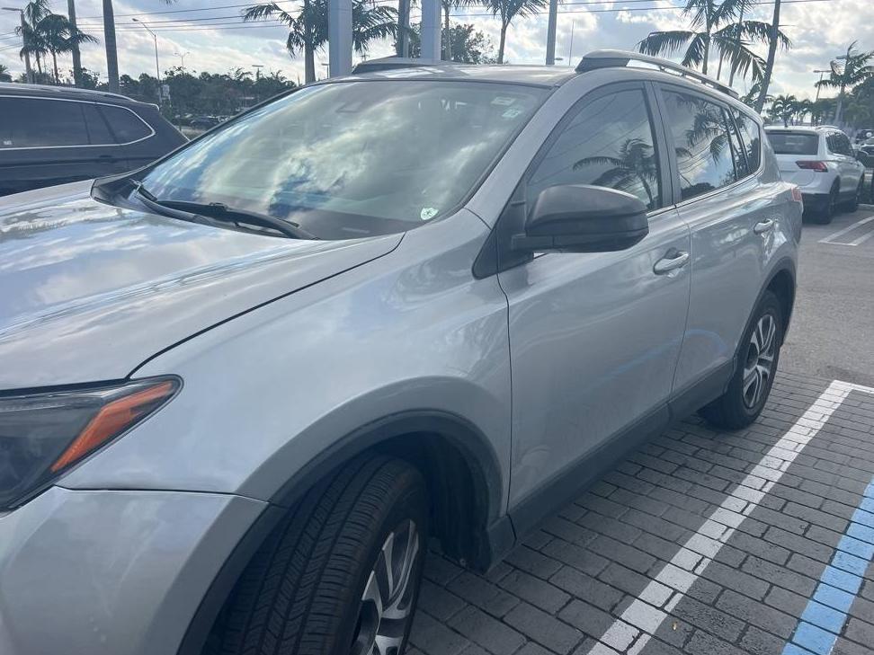 TOYOTA RAV4 2018 2T3ZFREV5JW449508 image