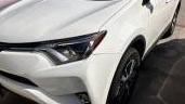 TOYOTA RAV4 2018 JTMWFREV0JJ199127 image