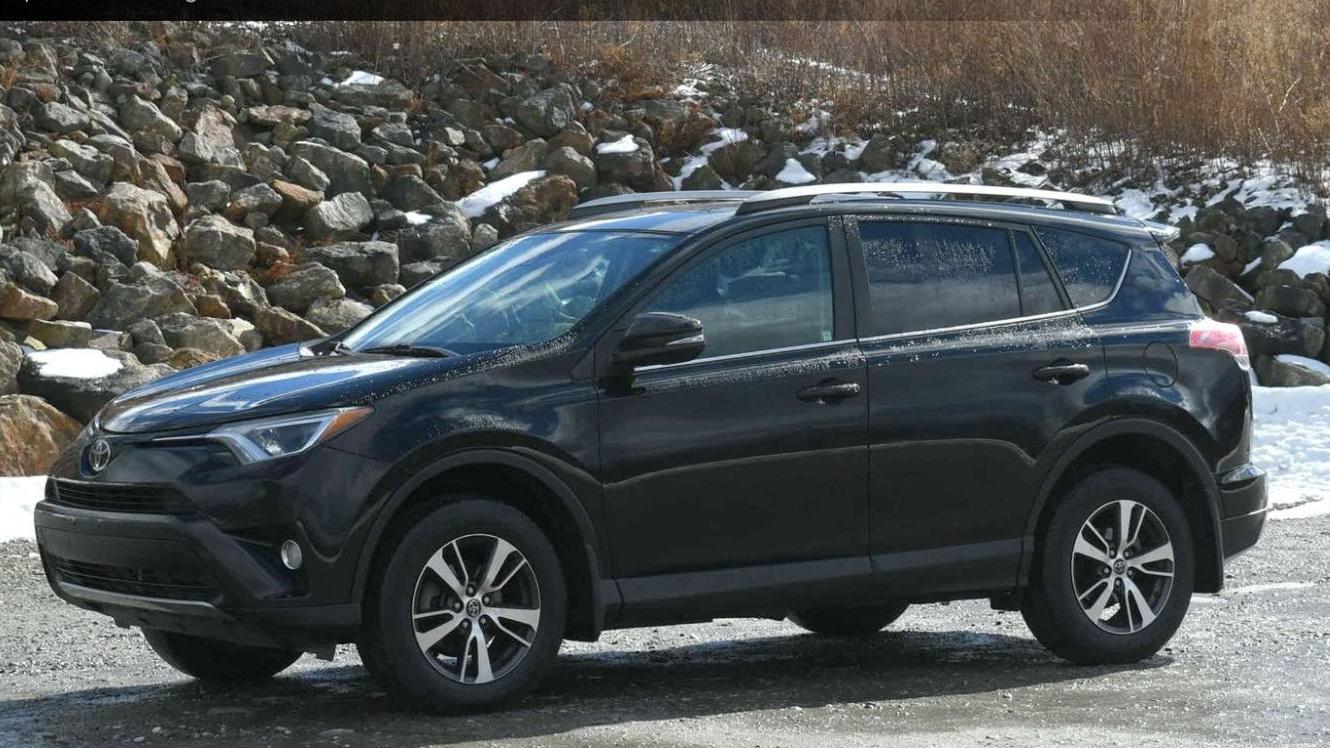 TOYOTA RAV4 2018 2T3RFREV0JW741048 image