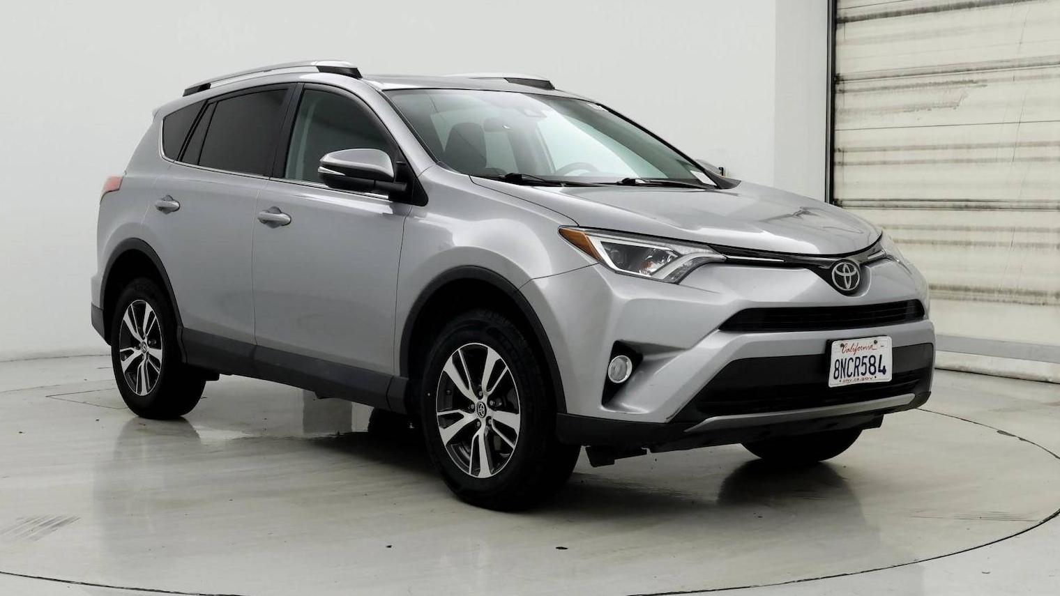 TOYOTA RAV4 2018 2T3WFREV8JW445780 image