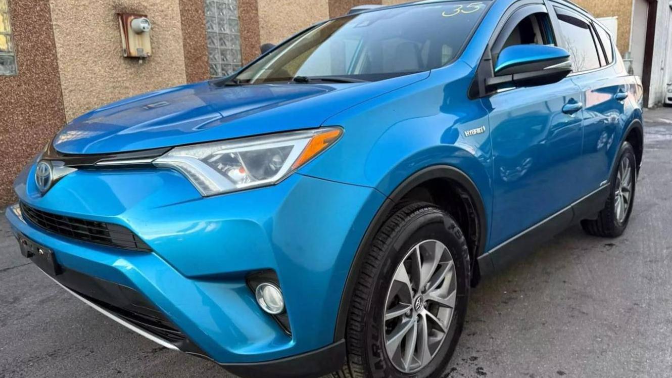 TOYOTA RAV4 2018 JTMRJREV6JD183735 image