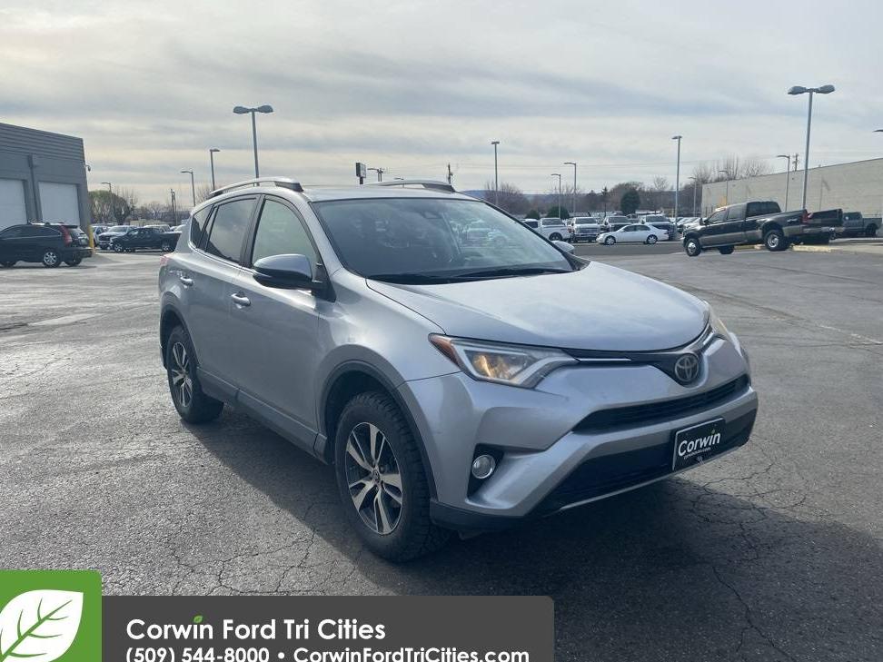 TOYOTA RAV4 2018 2T3RFREV2JW805218 image