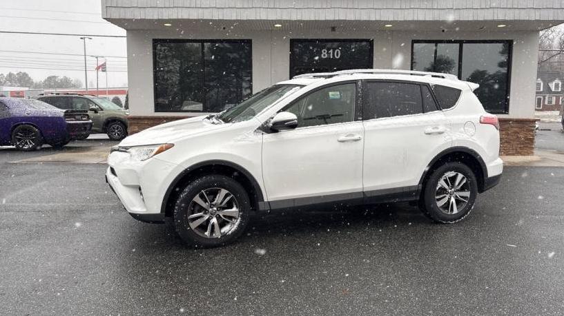 TOYOTA RAV4 2018 JTMRFREV0JJ748631 image